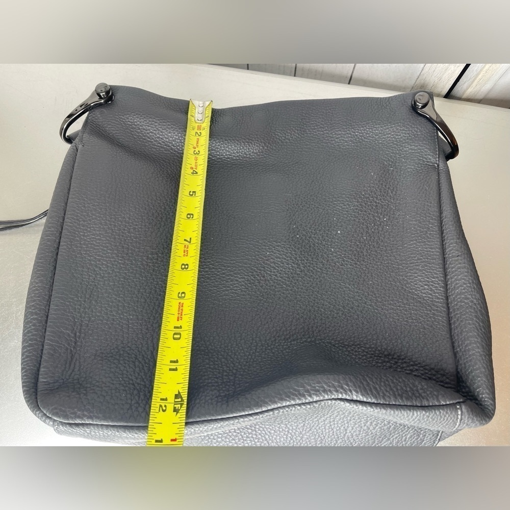 Vince Camuto Gray Pebbled Leather Boho Tote Bag Purse Zip Closure - Picture 8 of 10